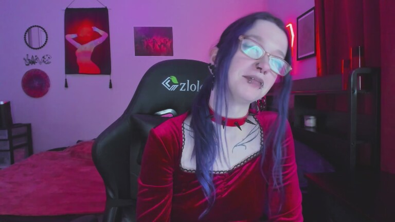 NikkiVill's Streamate show and profile