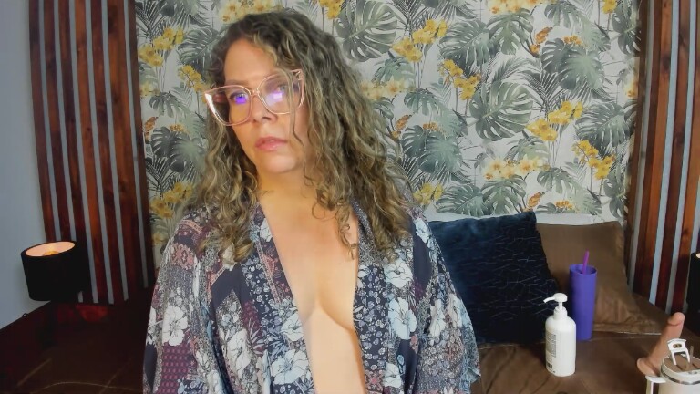 DominicaFrost's Streamate show and profile