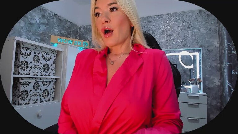 BE_WOW's Streamate show and profile