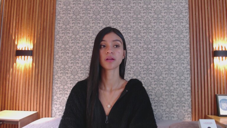 Charlotte_18's Streamate show and profile