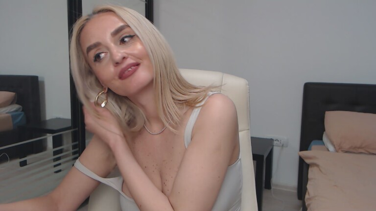 xMEDEEA's Streamate show and profile