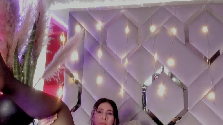 SaaraFoox's Streamate show and profile