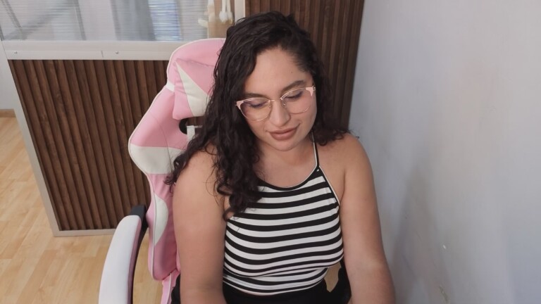 SharaThomas's Streamate show and profile