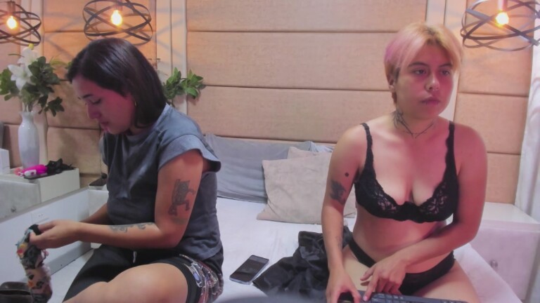 ReachAndAnnie's Streamate show and profile