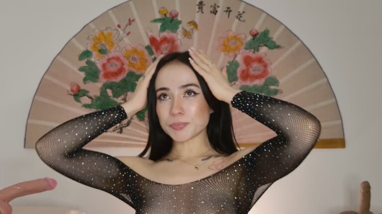 SweetSara33's Streamate show and profile