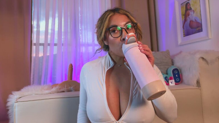 sarareynoldsX's Streamate show and profile