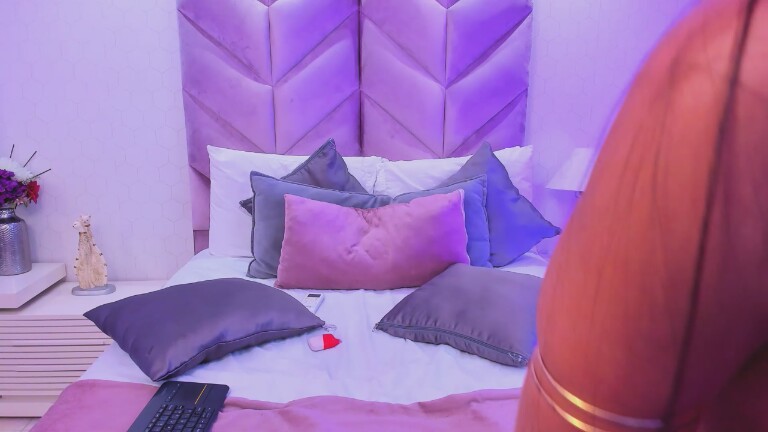 MelinaWest's Streamate show and profile