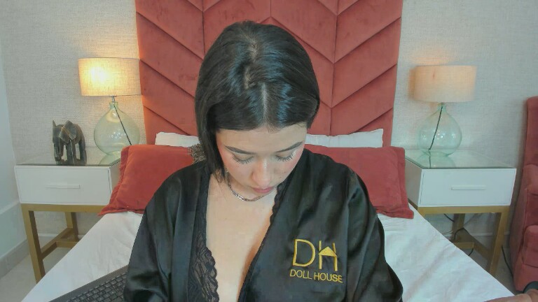 EmiRoseth's Streamate show and profile