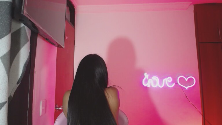 LATINA_BIG_CLITXXX's Streamate show and profile