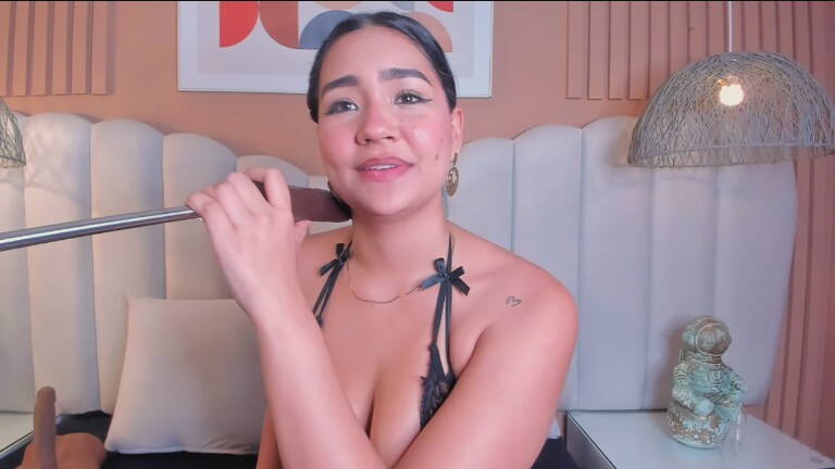 noa_moon's Streamate show and profile