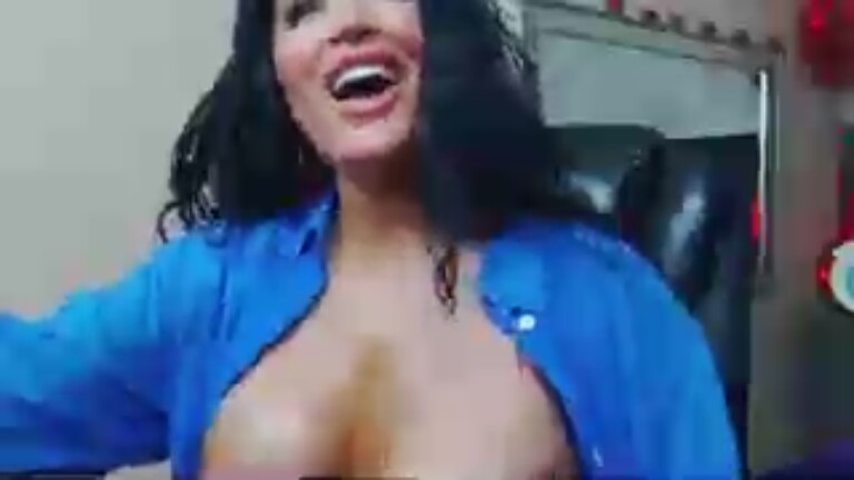 NicolleReyn's Streamate show and profile