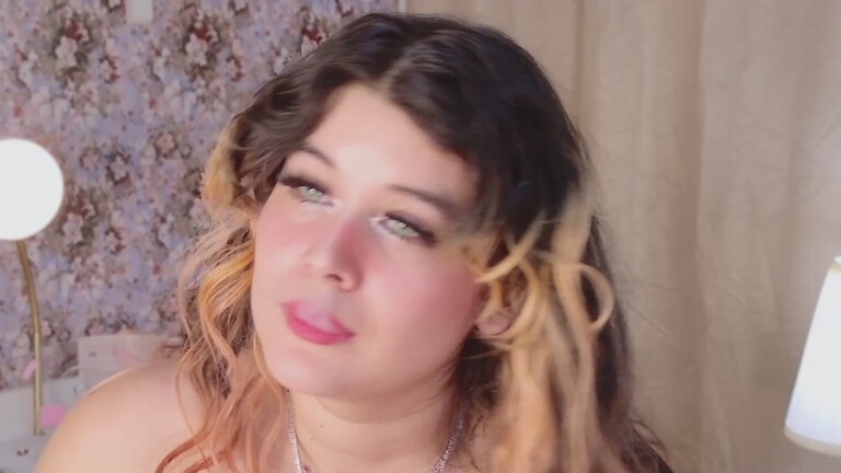 MaraMaison's Streamate show and profile