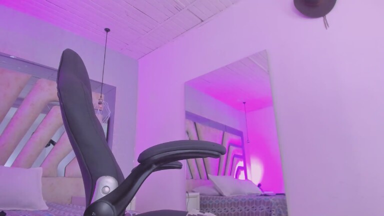 emily_helen's Streamate show and profile