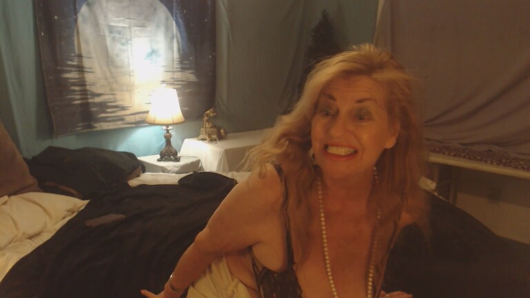 LV_Halley's Streamate show and profile