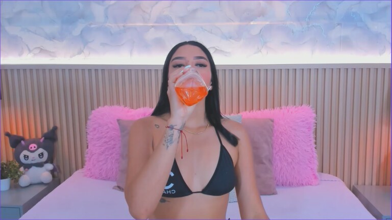 HemmaThompsonn's Streamate show and profile