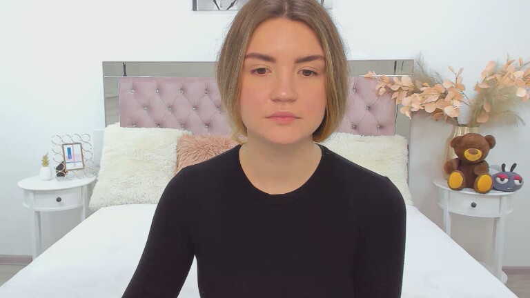 Reneswee's Streamate show and profile