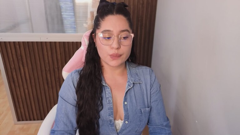 SharaThomas's Streamate show and profile