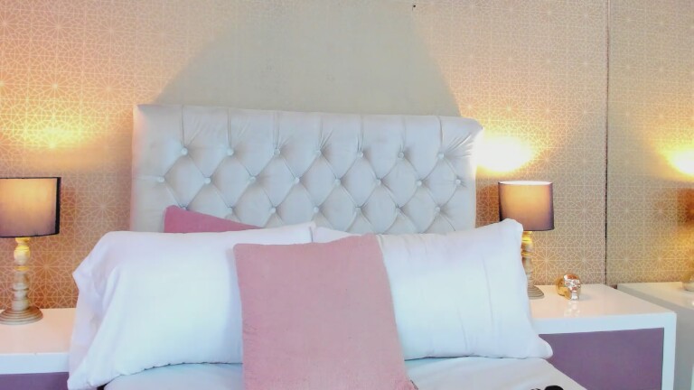 KatieeGomez's Streamate show and profile