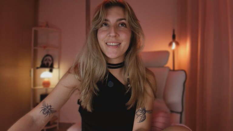LindaSofiaa's Streamate show and profile