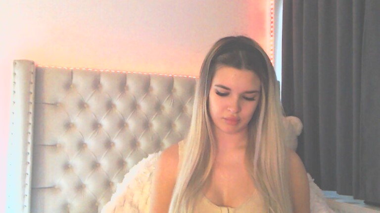 SharaBell's Streamate show and profile