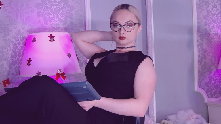 EllianaReese's Streamate show and profile