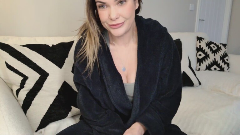 NaughtyMilfNextDoor's Streamate show and profile