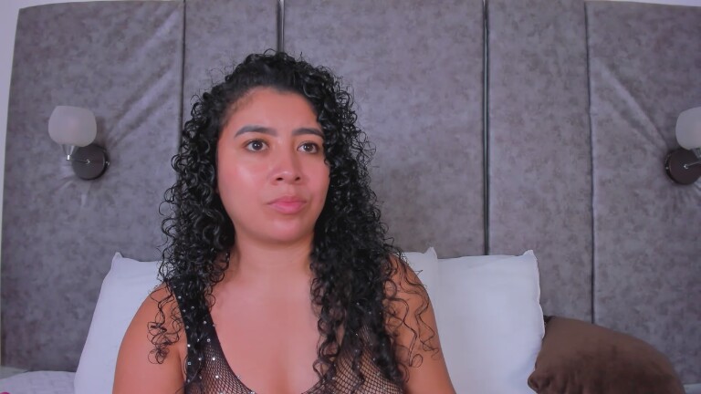 Tharaa24's Streamate show and profile