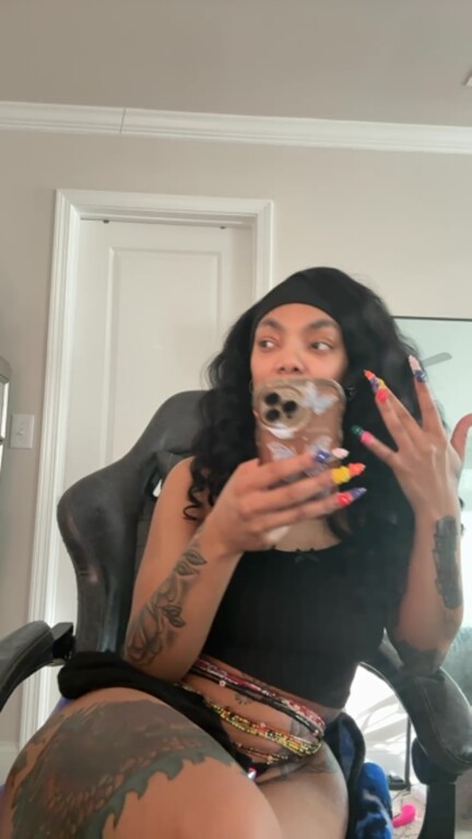 imeverythingg's Streamate show and profile