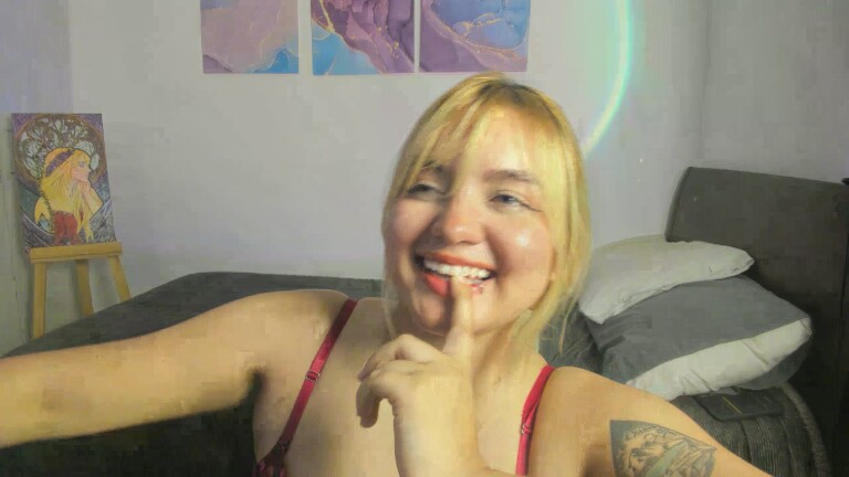 SkyLumen's Streamate show and profile