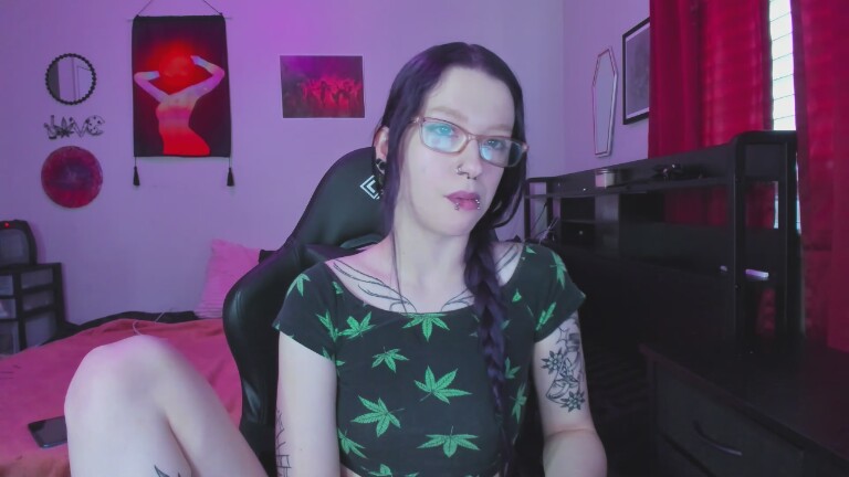 NikkiVill's Streamate show and profile