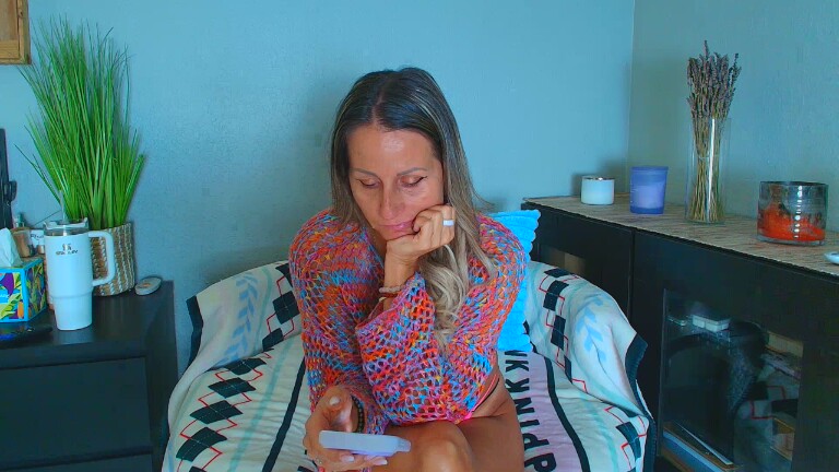 MayaMerciXoxo's Streamate show and profile