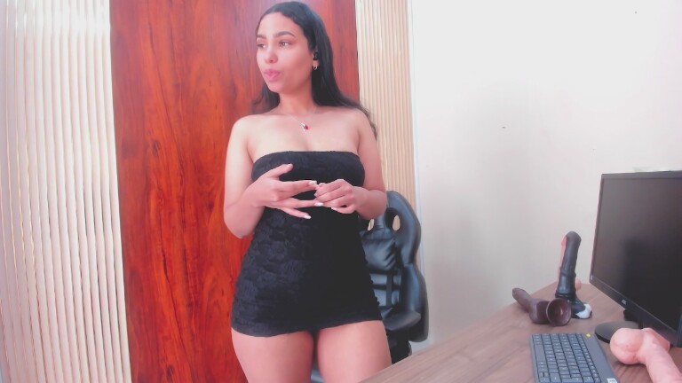 LaliRouge's Streamate show and profile