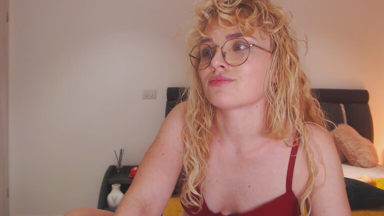 EVYE's Streamate show and profile