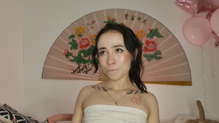 SweetSara33's Streamate show and profile