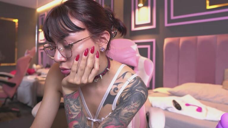 ZaraMiiuw's Streamate show and profile