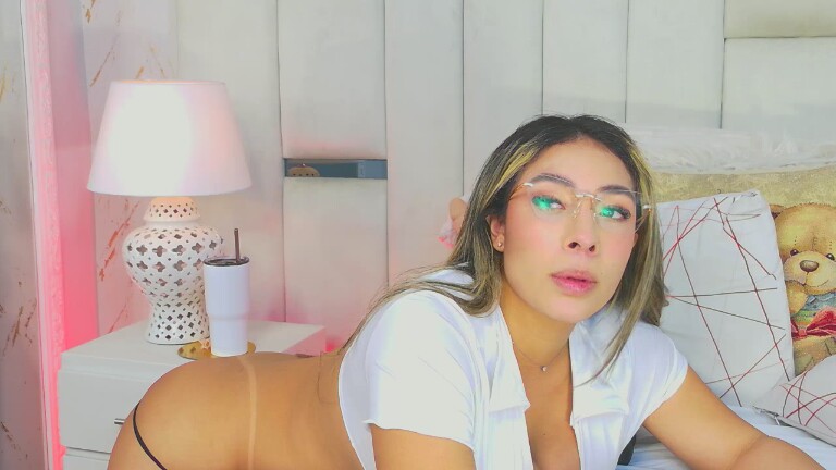 sarareynoldsX's Streamate show and profile