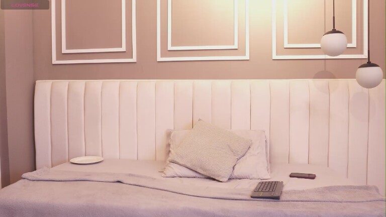 LolaaDream's Streamate show and profile