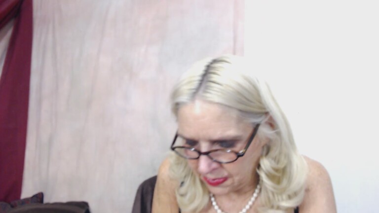 MidwestMILF's Streamate show and profile