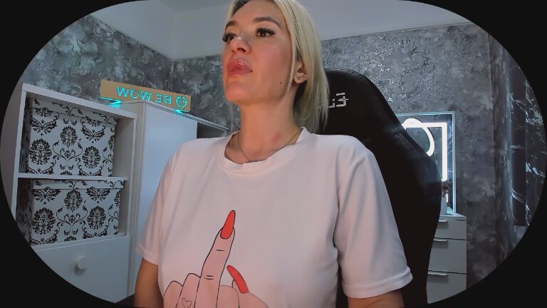 BE_WOW's Streamate show and profile