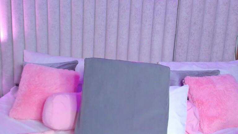 SamiLewis's Streamate show and profile