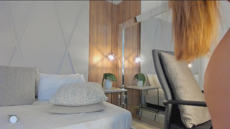 MarianneV's Streamate show and profile